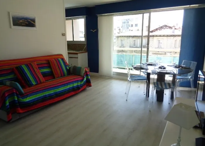 En Centre-ville D'arcachon Avec Balcon, Parking Prive Et Wi-fi, A 300m De La - Fr-1-374-28 Apartament *