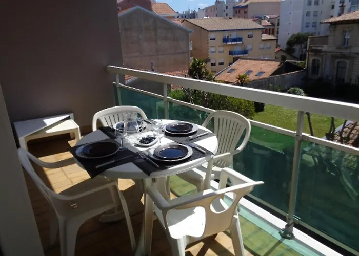 Apartament En Centre-ville D'arcachon Avec Balcon, Parking Prive Et Wi-fi, A 300m De La - Fr-1-374-28 *