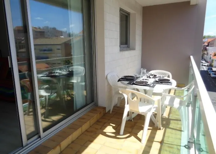 En Centre-ville D'arcachon Avec Balcon, Parking Prive Et Wi-fi, A 300m De La - Fr-1-374-28 Apartament