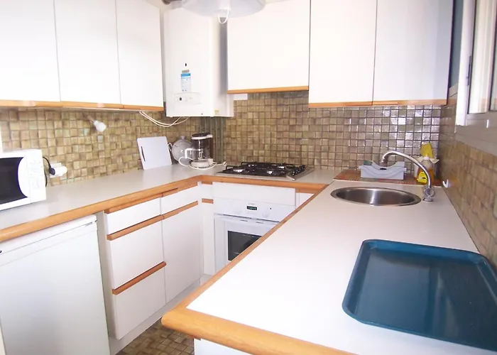 Apartament En Centre-ville D'arcachon Avec Balcon, Parking Prive Et Wi-fi, A 300m De La - Fr-1-374-28 *