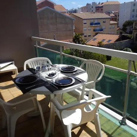 Appartement En Centre-ville D'arcachon Avec Balcon, Parking Privé Et Wi-fi, à 300m De La - Fr-1-374-28 *