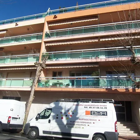 En Centre-ville D'arcachon Avec Balcon, Parking Privé Et Wi-fi, à 300m De La - Fr-1-374-28 Appartement Arcachon
