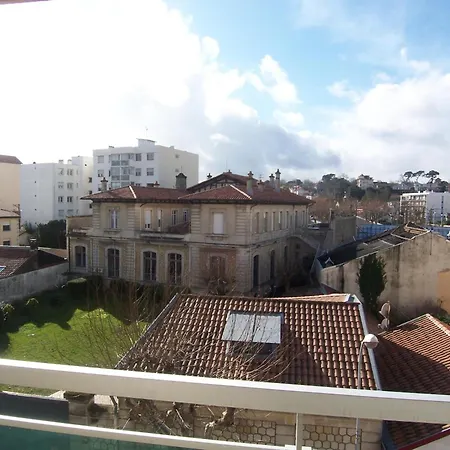 En Centre-ville D'arcachon Avec Balcon, Parking Privé Et Wi-fi, à 300m De La - Fr-1-374-28 Appartement *
