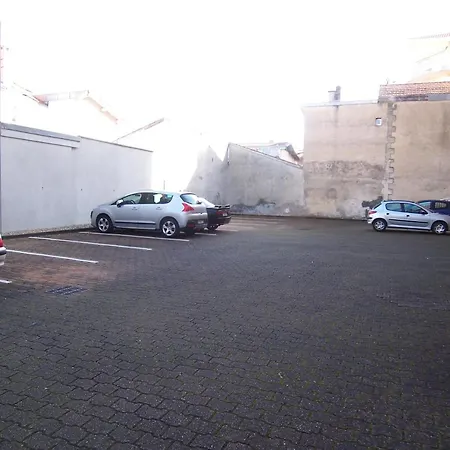 En Centre-ville D'arcachon Avec Balcon, Parking Privé Et Wi-fi, à 300m De La - Fr-1-374-28 *