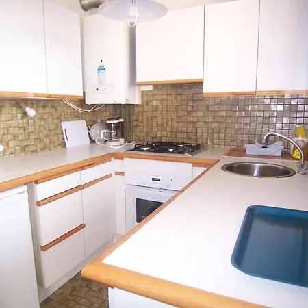 Appartement En Centre-ville D'arcachon Avec Balcon, Parking Privé Et Wi-fi, à 300m De La - Fr-1-374-28 *